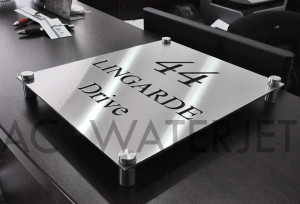 sign stainlees steel & aluminum 1